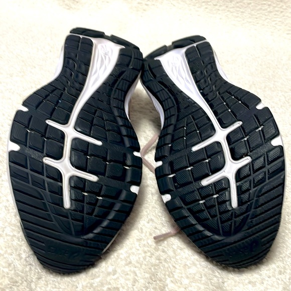 ASICS Everyday Comfort AmpliFoam Shoes - All-Day Support in Size 8! - Picture 3 of 5